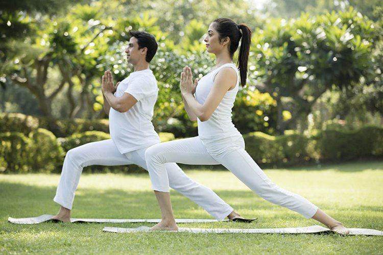 International Yoga Day Special: यदि रहना चाहती है फॉरएवर यंग,स्लिम एंड ब्यूटीफुल तो रोजाना करें सूर्य नमस्कार